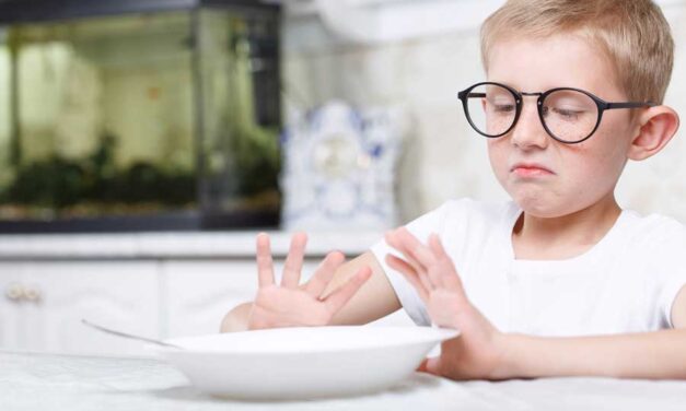 Cosa fare se il bambino non mangia carne, verdura e legumi?
